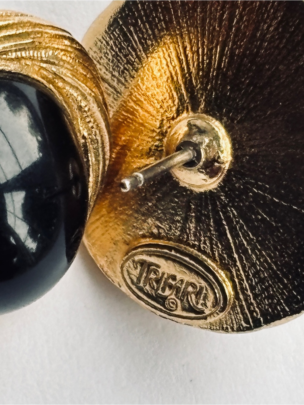 Trifari Vintage 70s 80s Black Rhinestone Cabochon Gold Tone Pierced Earrings - Picture 3 of 5